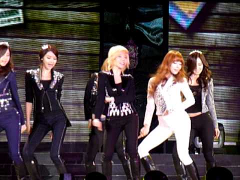 120311 SNSD - Mr Taxi [Fancam]