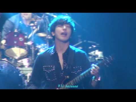 151002 CNBLUE Come Together in Shanghai - Footsteps (정용화 Yonghwa focus)