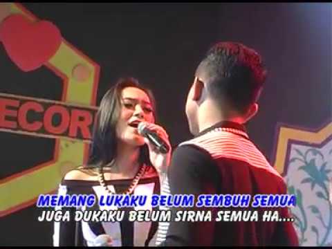 Vita Alvia feat Peter - Jangan Memilih Aku (Official Music Video)