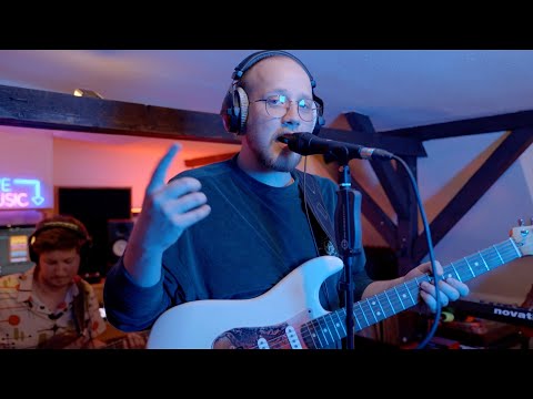 Attic Sessions feat. WOODHAUS - CHRISTINE