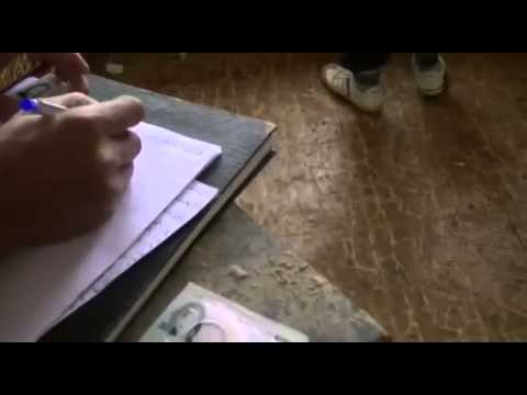 توزيع المعونات الإغاثية في مدينة رأس العين في محافظة الحسكة من قبل كتائب غرباء الشام