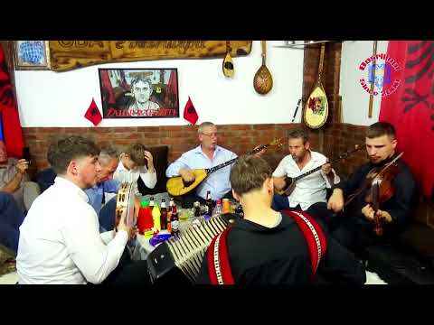 Këndojn Vllezrit Bajraj këng për Besim Ndecaj 