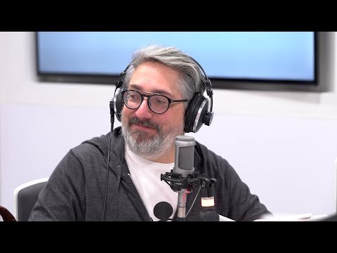 Rádio Comercial | Quem é o sujeito de óculos escuros? - O Homem Que Mordeu o Cão