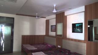 preview picture of video 'Inner view of Yatri Niwas @ Gurudwara Bal leela Sahib, Patna Bihar (Part 1)'