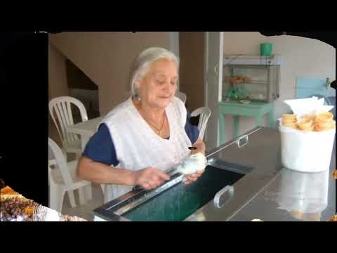 Cancion Que Delicioso Cafe con Empanadas de Añejo y Queso Frente a la Plaza - Samaniego - Nariño