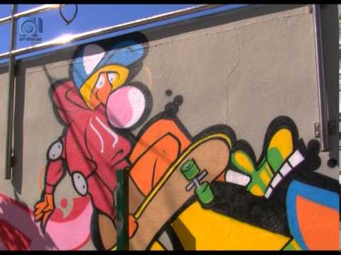Los ganadores del concurso de grafittis plasman sus creaciones en el remodelado Skate Park