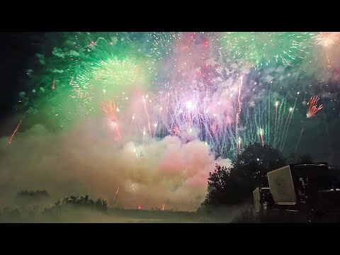 Fuochi d'artificio mai visti così. Lo spettacolo di Penta di Fisciano - La Rosa 