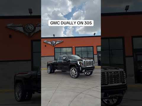 GMC DUALLY ON 30S 🔥#Omarswheels #Wheels #Texas #Dallas #GMC