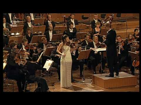 Janine Jansen performs Tchaikovsky Violin concerto 1. movement part 1