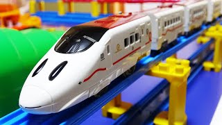 Plarail Shinkansen & Tomica Building☆Chuggington trains run together!
