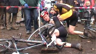 preview picture of video 'Bad Cyclo Cross Crash - Boxing Day 2011 - Coventry RC Kenilworth'