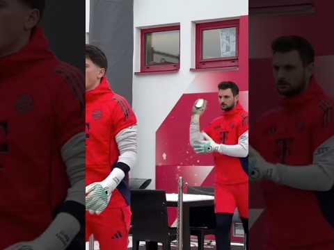 Sven Ulreich throwing a snowball to Berni before Bayern's open training session