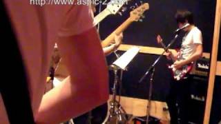 Playing "Walls of Stupidity" in the studio (November 1, 2008)