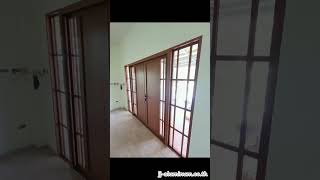 บานเปิดคู่พร้อมช่องแสงและแปะลายลูกฟัก