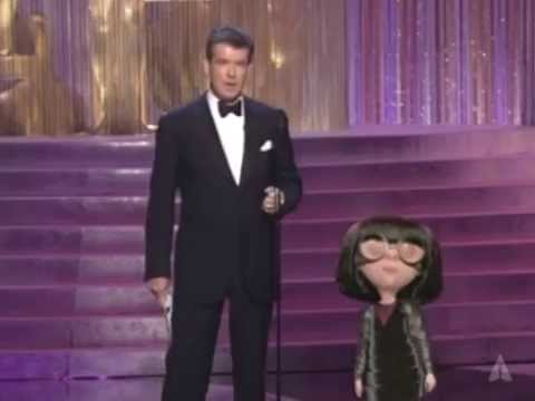 Pierce Brosnan and Edna Mode present The Aviator with Best Costume Design | 77th Oscars (2005)
