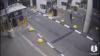 תיעוד סיכול הפיגוע הלילה במעבר אליהו (עדכוני משרד הביטחון) - התמונה מוצגת ישירות מתוך אתר האינטרנט יוטיוב. זכויות היוצרים בתמונה שייכות ליוצרה. קישור קרדיט למקור התוכן נמצא בתוך דף הסרטון