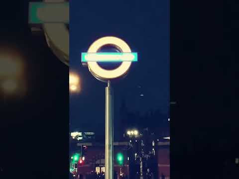 King's Cross Station at night is a must visit | Harry Potter 👦👓⚡📙 #shortsfeed #shortsvideo #shorts