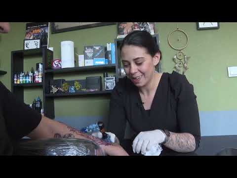 Upoznajte tattoo majstoricu Azru