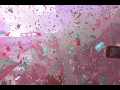 "QUE DISTINTOS SOMOS cangrejo.... RAMPLA RAMPLA!!!" Barra: La Banda del Camion &bull; Club: Rampla Juniors