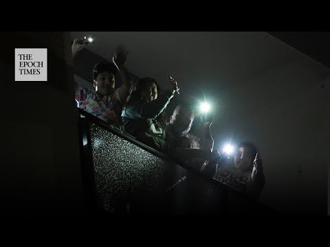 Italians "Light Up" Balcony Flash Mob Amid Coronavirus Quarantine