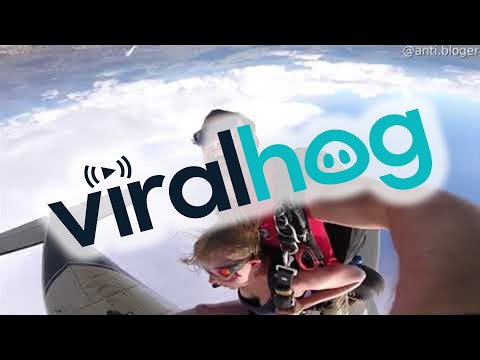 Skydivers Get Stuck on Plane's Landing Gear
