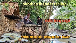 Download lagu THIS IS THE STORY OF A FRESHWATER FISHERMAN IN THE 1980S, WHO BUILT A STOP-OVER HUT TO CATCH FISH mp3