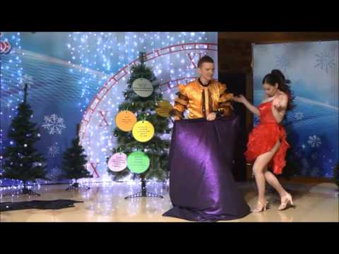 Фокус с переодеванием секрет фокуса. Фокусы с переодеванием платьев видео. Фокус с переодеванием секрет фокуса. Фокус с переодеванием. Фокусы с переодеванием платьев видео.