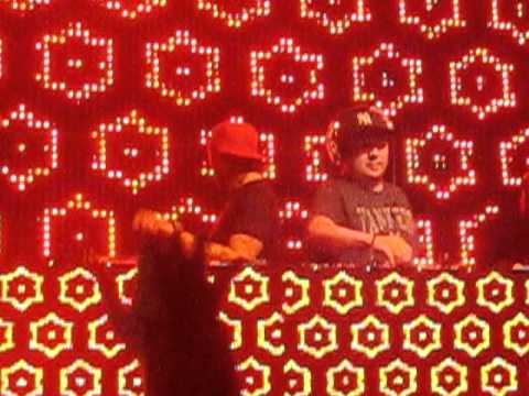 STeVe aNGeLLo LiVe @ 4TH & B (1)