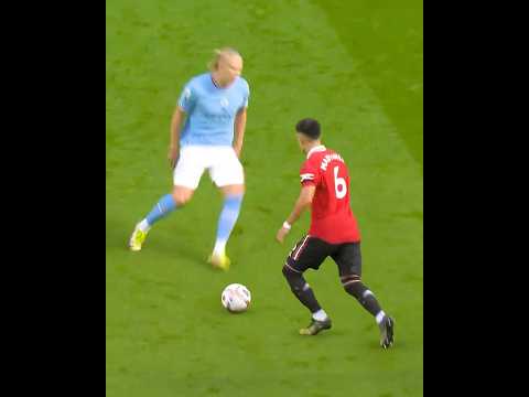 Lisandro Martinez POCKETING Haaland 😤💪