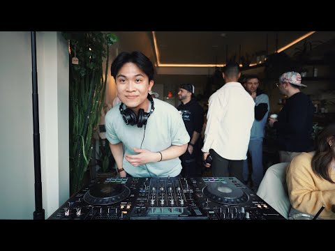 Chill, Funky House Set at a Café | Giving Groove (Session No. 3) | [Live] @ Green Haus