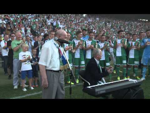 Alfred "Fredi" Körner singt die alte Rapid-Hymne