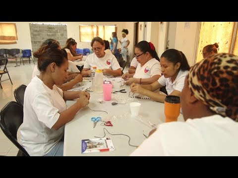 Reclusas que hacen los rosarios de la JMJ