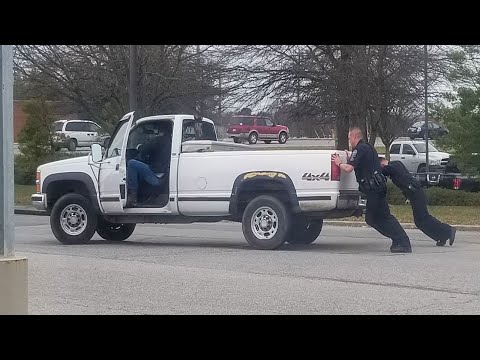 Feel Good Moment: Officers help stranded driver
