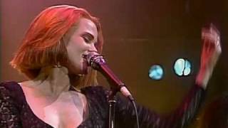 Belinda Carlisle - Heaven Is A Place On Earth (Runaway Horses Tour '90)