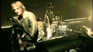 The Dead Weather - So Far From Your Weapon [Live from The Basement]