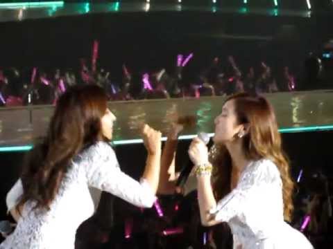 [Fancam] 120115 SNSD Concert in Hong Kong - Jessica during Kissing You