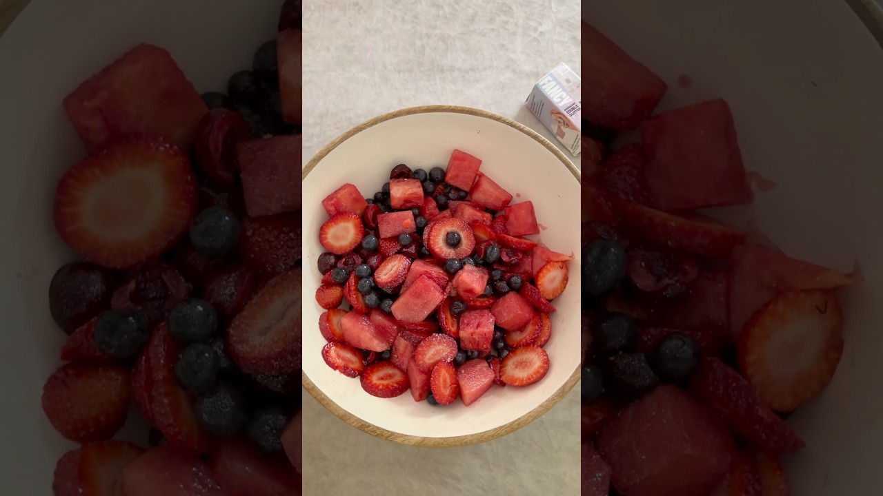 A little sparkle makes everything better ✨🍉🫐 #asmr #fruitsalad #easyrecipe #summer