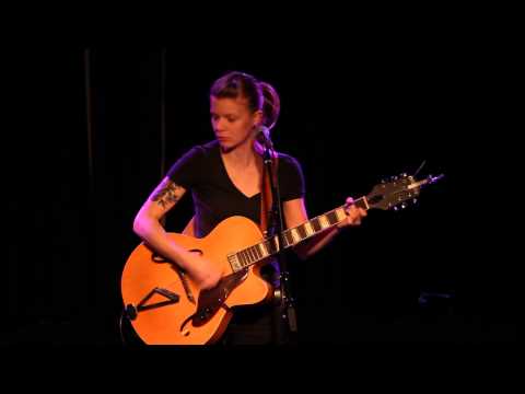 Sarah Shook - Nothin' Feels Right But Doin' Wrong