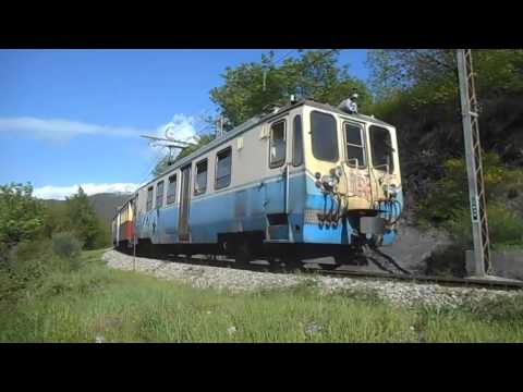 Ferrovia Genova Casella. Il trenino da Casella percorre il curvone di Tullo