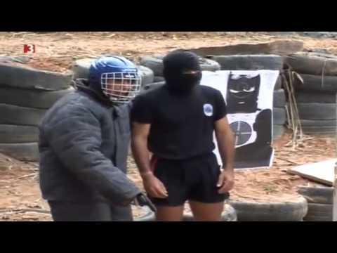 Drogenkrieg in Rio - in Begleitung mit Spezialeinheiten und Dealer in den Favelas 3