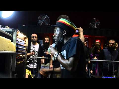 ABA SHANTI I play MOA ANBESSA (watch dem / rise&shine )