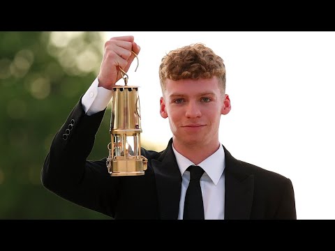 JO PARIS 2024 - Le roi Léon Marchand scelle officiellement ces Jeux en éteignant la vasque olympique