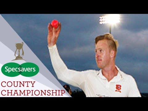 Incredible Scenes As Essex Beat Middlesex In Final Over Of First Ever Day/Night Match - CC 2017