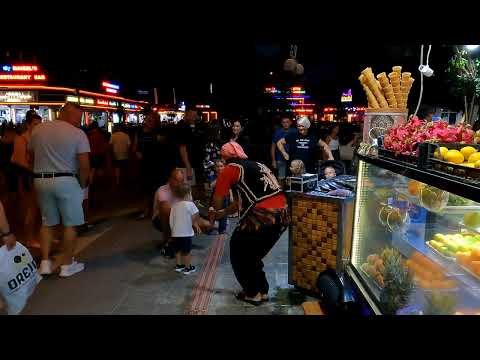 Zum Lachen, der Lustige Eisverkäufer  in Side  - TÜRKEI