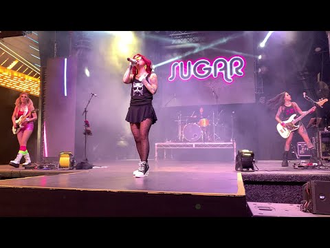 Sugar performing Zombie
