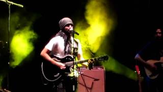 Atif Aslam Live in Concert - Pehli Nazar Mein - Guitar Solo Unplugged Version - HD