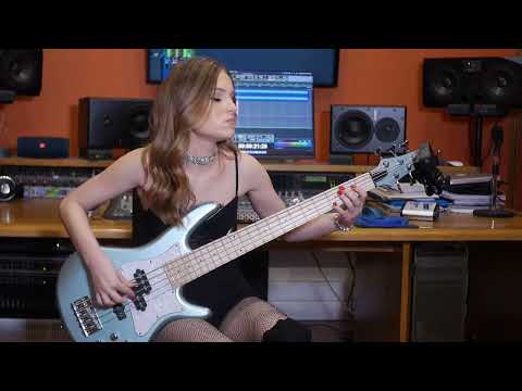 Love Street – bass fantasy by BassSister (with IBANEZ – SRMD205 SR MEZZO 5 String bass)