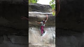 Video thumbnail de Alberto's Boulder, 5+. La Comarca