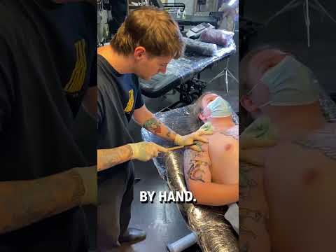 Giving traditional Tebori tattoos! 🤩🇯🇵  -  🎥 horiran1