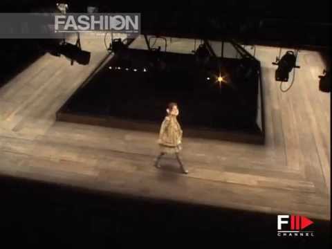 Fashion Show "Alexander McQueen" Autumn Winter 2006 / 2007 Paris 1 of 4 by Fashion Channel